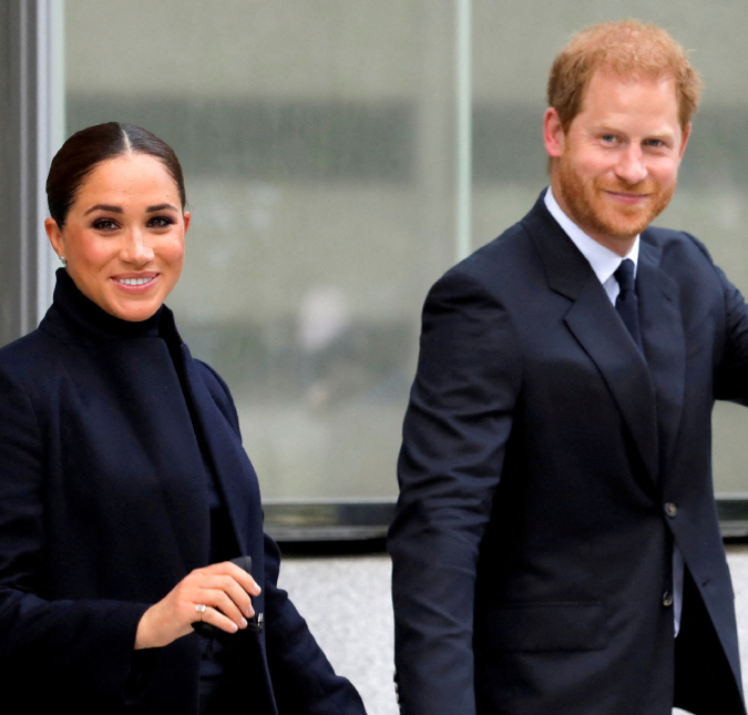 Palácio de Buckingham não se pronúncia após Príncipe Harry e Meghan Markle sofrerem com perseguição de <I>paparazzi</i>