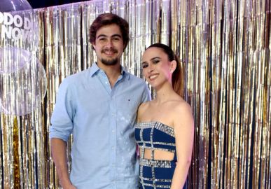 Rafa Vitti posta flagra de Tatá Werneck dormindo em <i>date</i>, assista
