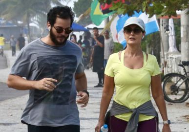 Fátima Bernardes e Túlio Gadêlha são flagrados caminhando no Rio de Janeiro