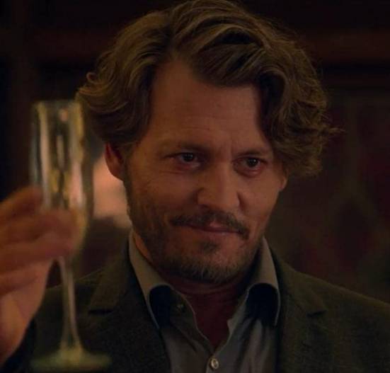 Dentes escurecidos de Johnny Depp viram assunto na <I>internet</i> e ator afirma: <I>Tenho orgulho deles</i>