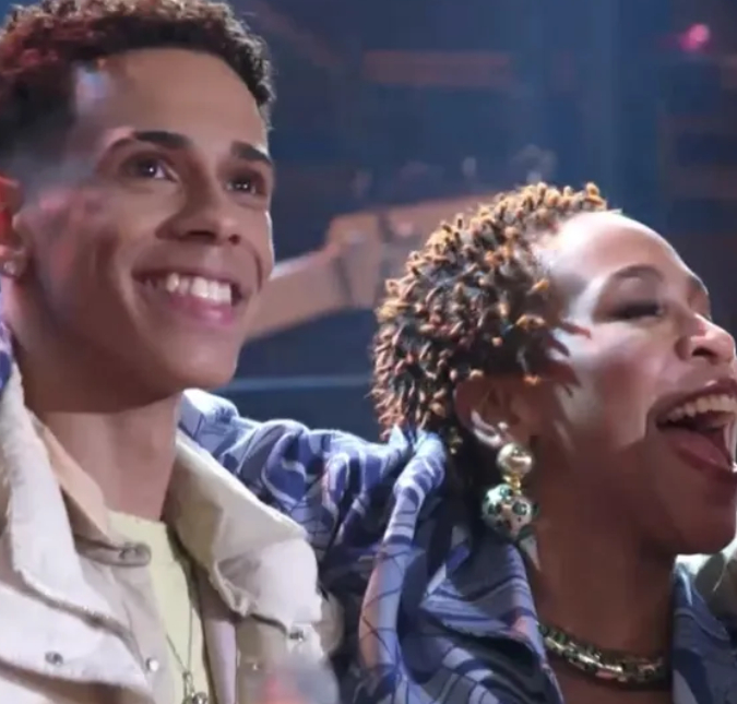 Karol Conká canta ao lado do filho pela primeira vez; veja!