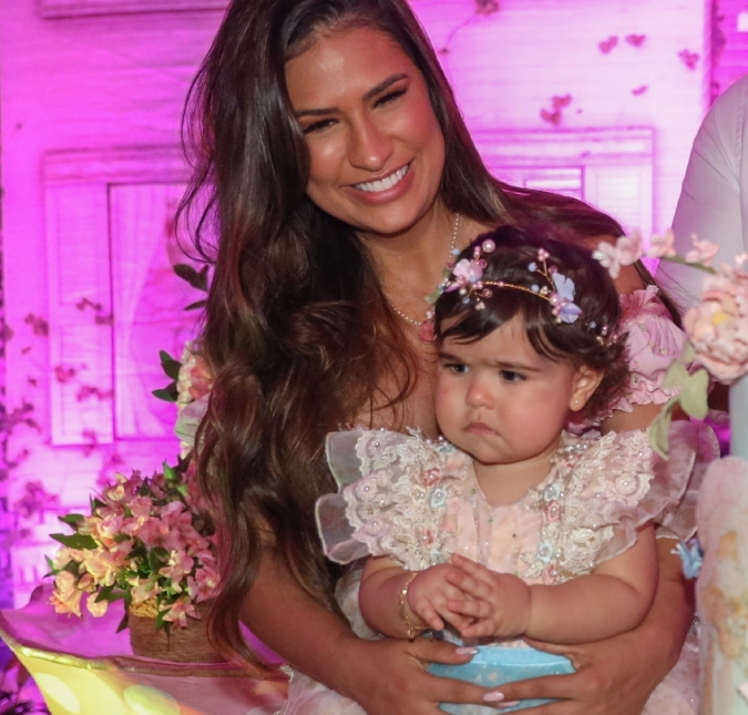Depois de Henry soltar a voz, Simone Mendes mostra filha caçula cantando nova música