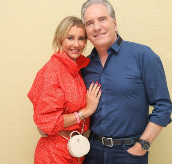 Ana Paula Siebert rebate fama de que ela e Roberto Justus não se preocupam com boletos: <I>Extremamente pé no chão. Faz contas de tudo</i>