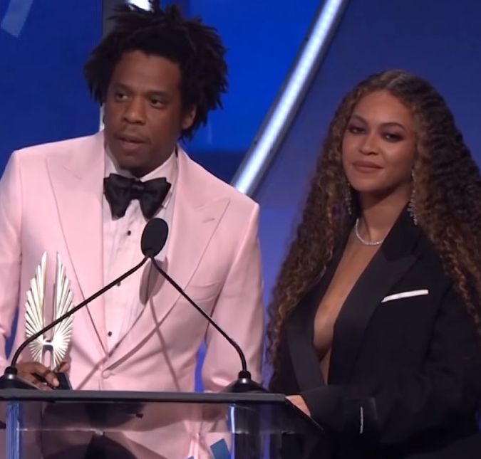 Beyoncé e Jay-Z curtem jantar romântico e postam registros do momento; veja O encontro do casal teve ostras e vinho