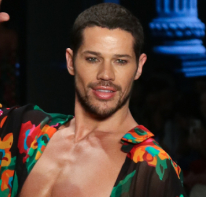 José Loreto diz que Bella, filha com Débora Nascimento, adora invadir seu guarda-roupa: <i>Usa coisas minhas, coisas da mãe</i>