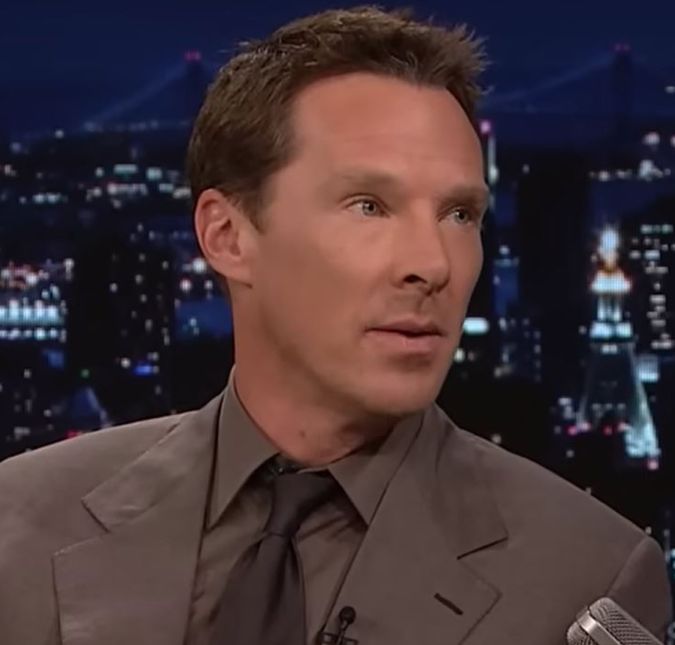 Benedict Cumberbatch tem casa invadida por homem armado com faca A família do ator estava na mansão no momento do ocorrido