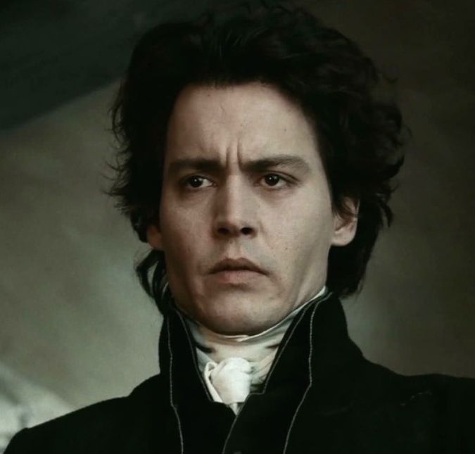 Johnny Depp cancela shows de sua banda, The Hollywood Vampires, após fratura no tornozelo O ator é vocalista de um grupo de rock