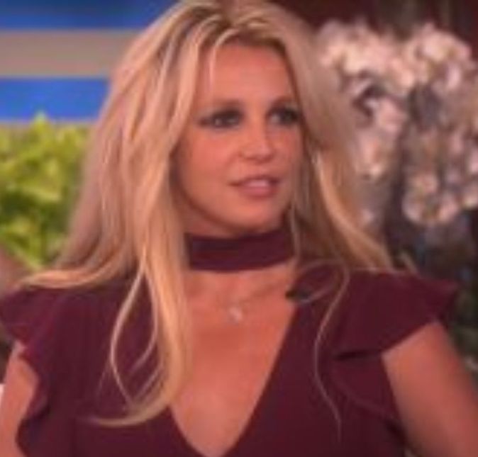 Don't you know that you're toxic? Nem no dia do casamento Britney teve paz! A cantora foi surpreendida com um invasor na festa. Acontece que o ex-marido da Princesinha do Pop, Jason Alexander, tentou entrar de penetra no local e foi detido pelos seguranças. No momento, ele estava fazendo uma live no Instagram, onde mostrou vários detalhes da decoração antes de ser apanhado pelos seguranças. Don't you know that you're toxic? Nem no dia do casamento Britney teve paz! A cantora foi surpreendida com um invasor na festa. Acontece que o ex-marido da Princesinha do Pop, Jason Alexander, tentou entrar de penetra no local e foi detido pelos seguranças. No momento, ele estava fazendo uma live no Instagram, onde mostrou vários detalhes da decoração antes de ser apanhado pelos seguranças.