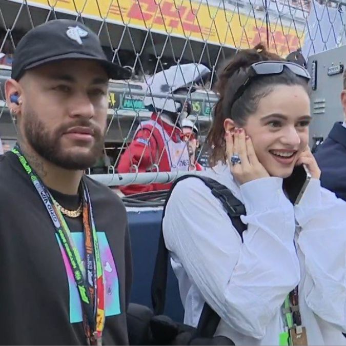 Neymar Jr. se diverte com Rosalía durante corrida de <i>Fórmula 1</i> em Barcelona; veja!