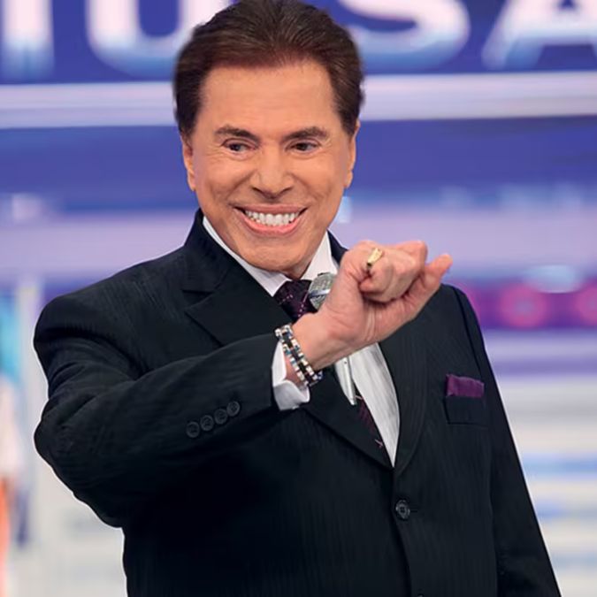 Patricia Abravanel faz <I>post</i> de Silvio Santos com sorrisão no rosto ao lado da esposa