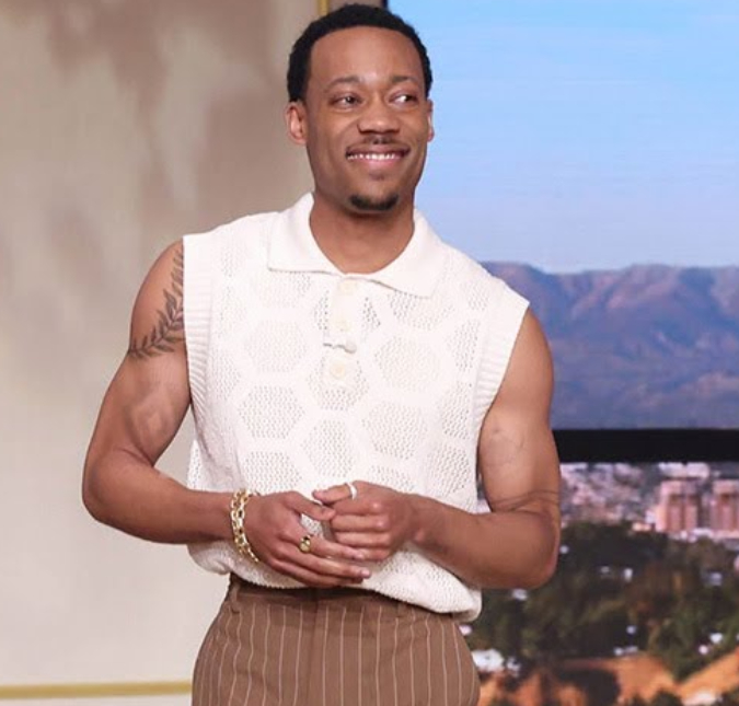 Tyler James Williams, ator de <i>Todo Mundo Odeia o Chris</i>, fala sobre sexualidade: <i>Ser gay não parece ser um jeito</i>