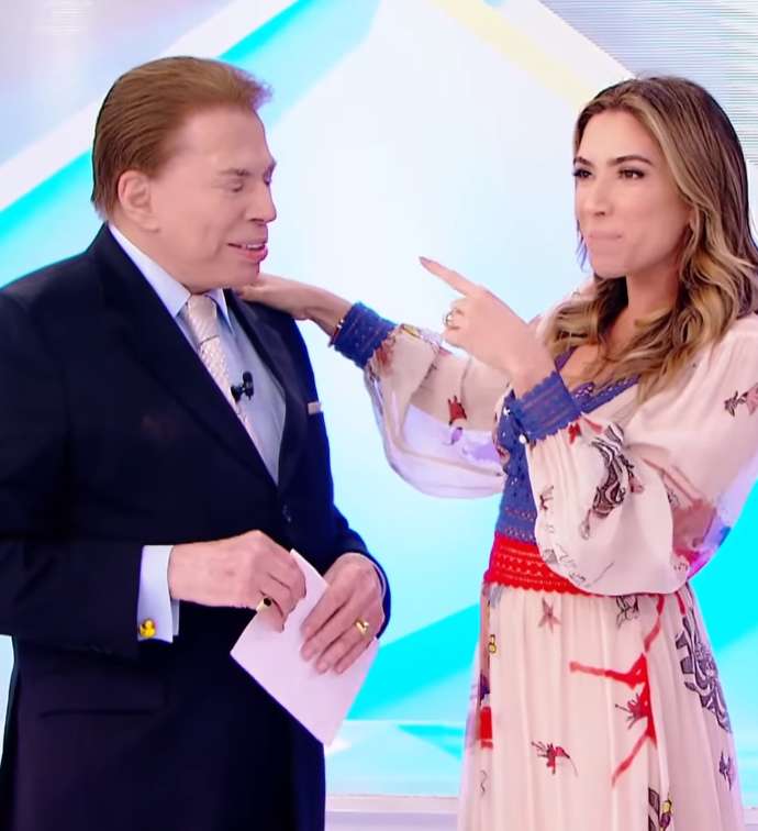 Em Orlando, Silvio Santos assiste ao jogo de Pato no estádio com MC Lan -  27/02/2022 - UOL Esporte