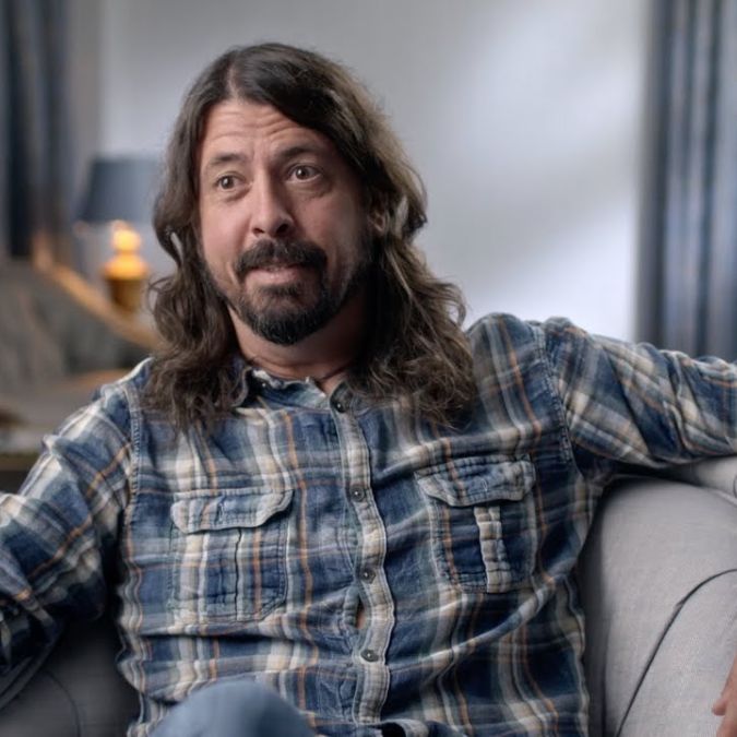 Dave Grohl publica carta emocionante para fãs de <i>Foo Fighters</i> após volta de <i>shows</i>