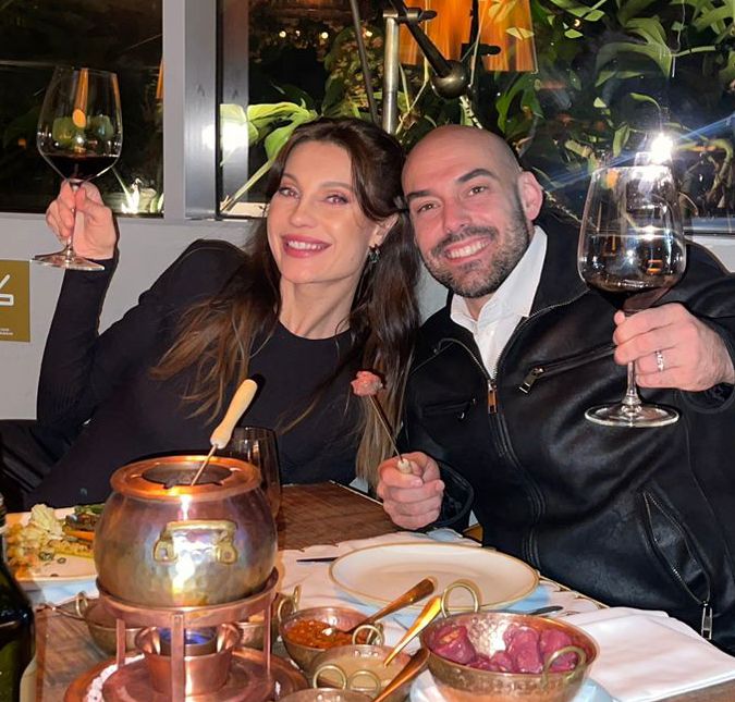 Julia Pereira revela segredo para casamento com Amilcare Dallevo Neto não cair na rotina A modelo relembrou o pedido de namoro que aconteceu no Canadá