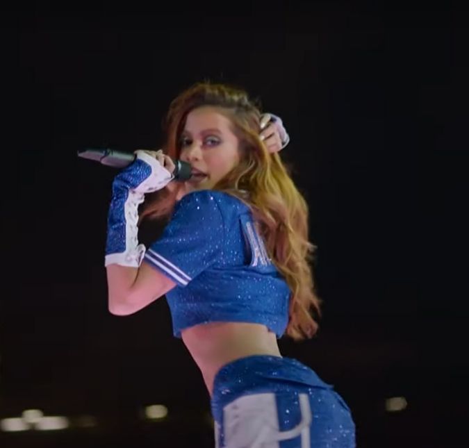 Anitta arrasa em apresentação de final da Champions League; saiba mais! A cantora foi uma das atrações principais da competição de futebol