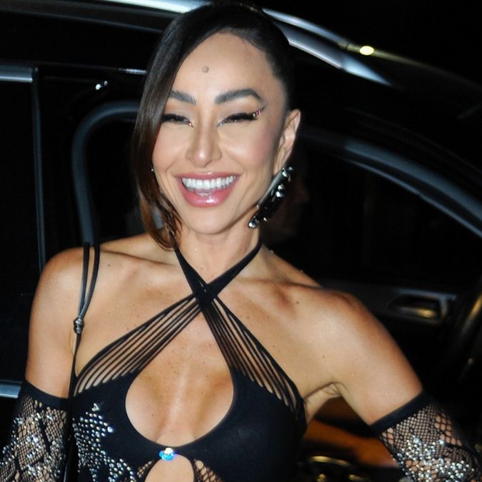 Sabrina Sato faz <i>topless</i> ao escovar os dentes e arranca elogios de fãs; veja!