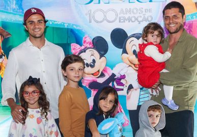 Bruno Gissoni e Felipe Simas levam filhos para curtirem estreia do <I>Disney On Ice</i>. Veja outros artistas que também estavam por lá