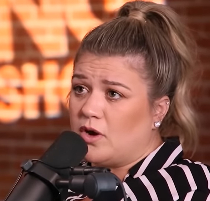 Três anos após divórcio, Kelly Clarkson tenta superar ex-marido com hipnose