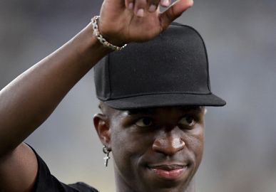 Em apoio a Vini Jr, Seleção Brasileira jogará com uniforme preto pela primeira vez