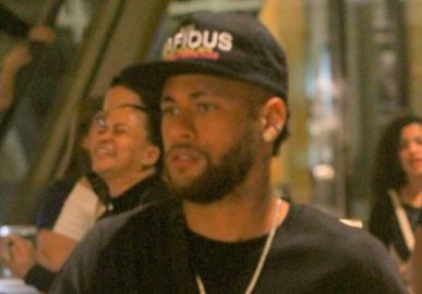 Neymar Jr dá festa de despedida de solteiro para amigo em sua mansão no Rio de Janeiro