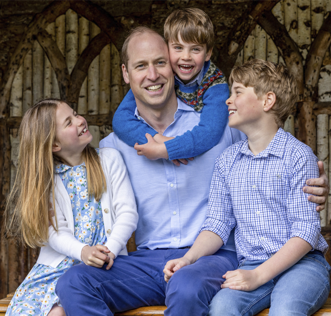 Em comemoração ao Dia dos Pais, Família Real divulga registro do Príncipe William com os três filhos