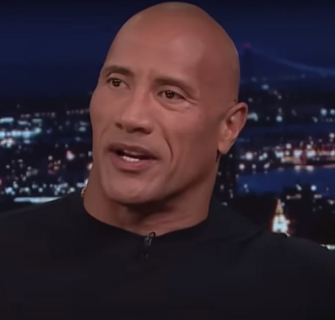 Dwayne Johnson relembra morte do pai e lamenta estar brigado com ele na época: <i>Nunca me reconciliei e nem tive a chance de me despedir</i>