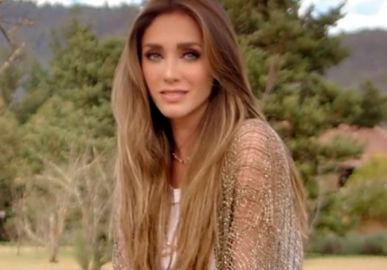 Após se acidentar em ensaio da turnê do <I>RBD</i>, Anahi surge nas redes sociais e tranquiliza fãs: <I>Tudo vai ficar bem</i>