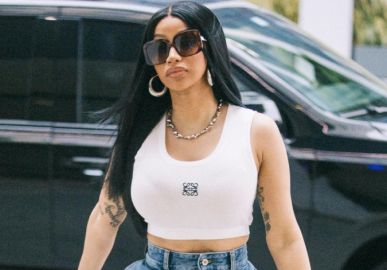 Cardi B crítica enteado de bilionário por ir à <i>show</i> após o padrasto desaparecer em submarino