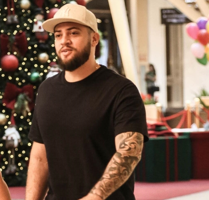 Ex-marido de Preta Gil volta para as redes sociais e anuncia venda de carro