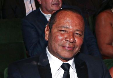 Pai de Neymar Jr. só compareceu ao leilão do Instituto do craque por ser liberado pela polícia; entenda