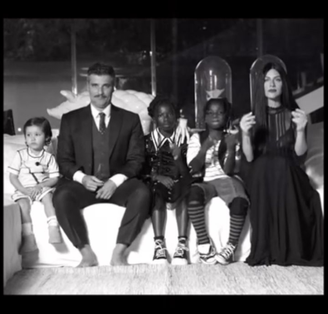 Titi ou Wandinha? Bruno Gagliasso e Giovanna Ewbank encarnam Família Addams em vídeo