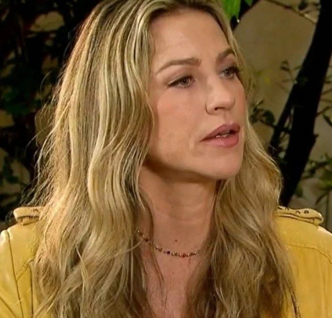 Luana Piovani tem alta hospitalar após cirurgia no joelho Atriz está passando um período no Brasil