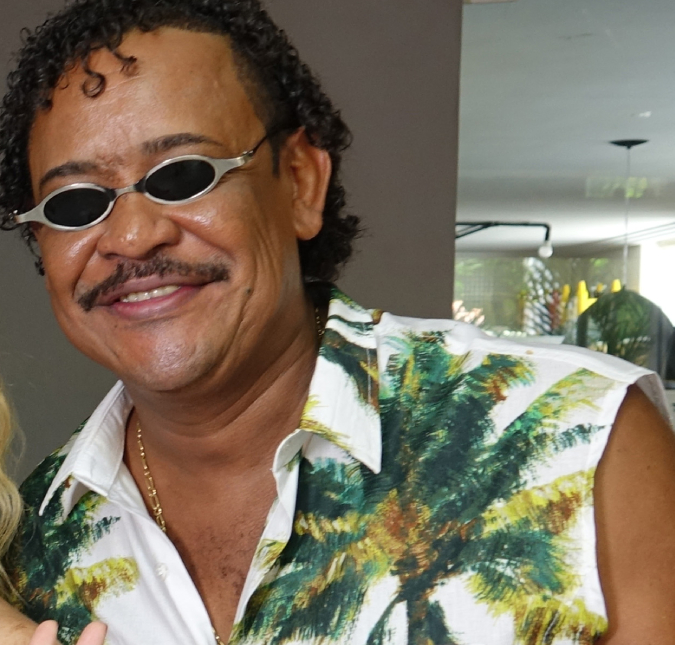 Compadre Washington passa mal em cima do trio-elétrico do <I>É o Tchan</i>