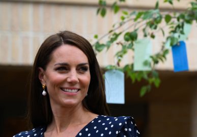 Kate Middleton visita projeto que cuida de mães e crianças em sistema de justiça (e toma atitude inesperada!)
