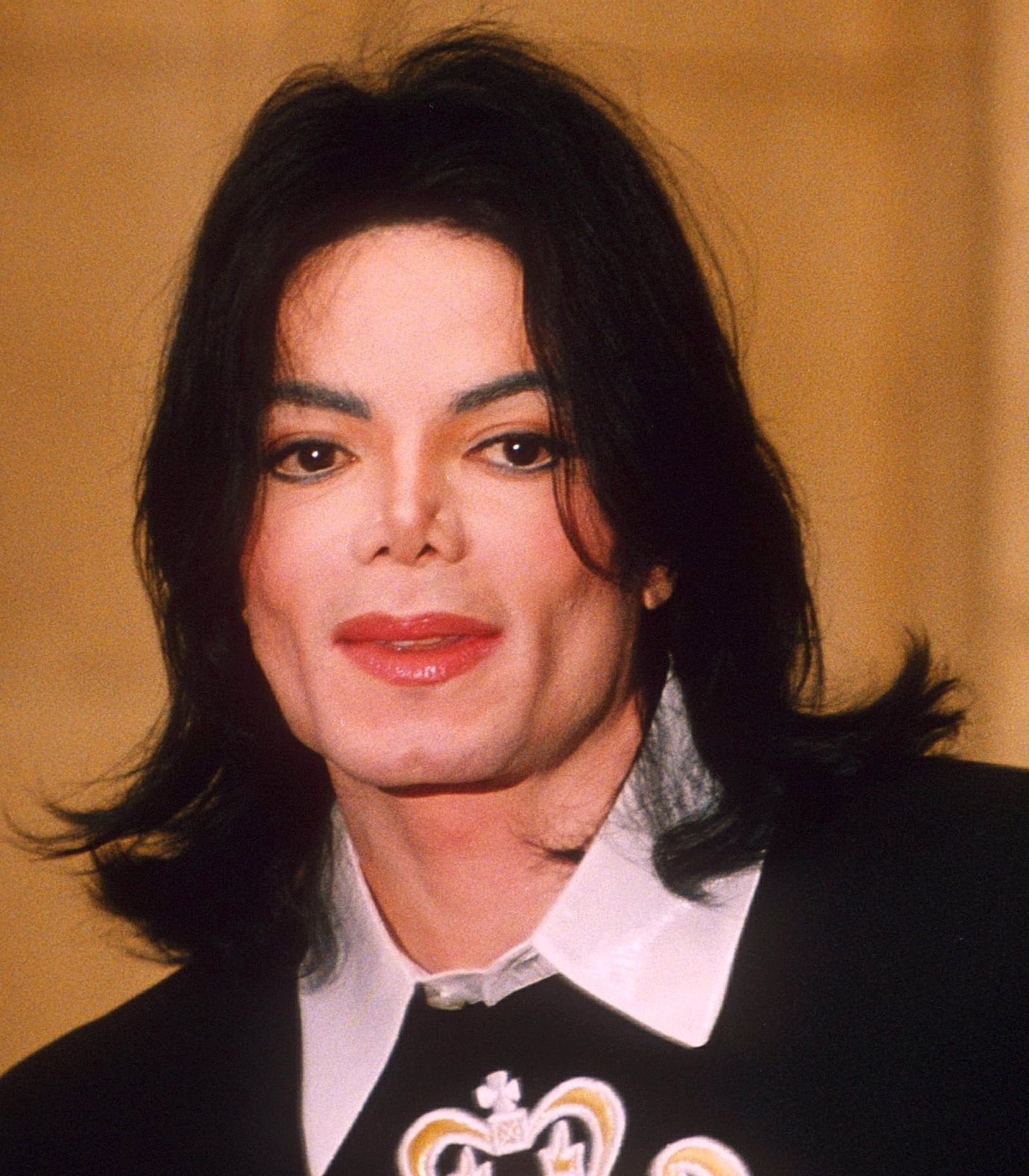 Mesmo morto, Michael Jackson será julgado por abuso sexual de criança