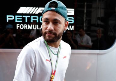Influenciadora trans, que afirma ter tido <i>affair</i> com Neymar Jr. no passado, conta que recebeu um contrato de sigilo