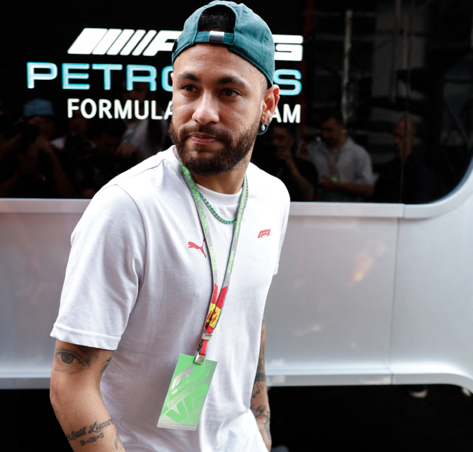 Influenciadora trans, que afirma ter tido <i>affair</i> com Neymar Jr. no passado, conta que recebeu um contrato de sigilo