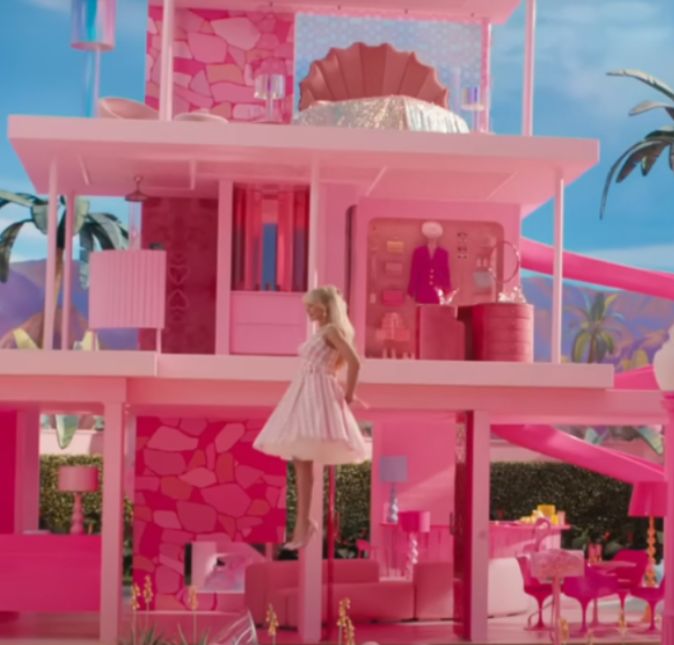 Falando em casa, as residências de todos na Barbielândia são abertas. Afinal, como poderíamos brincar com uma casa toda fechada? Falando em casa, as residências de todos na Barbielândia são abertas. Afinal, como poderíamos brincar com uma casa toda fechada?