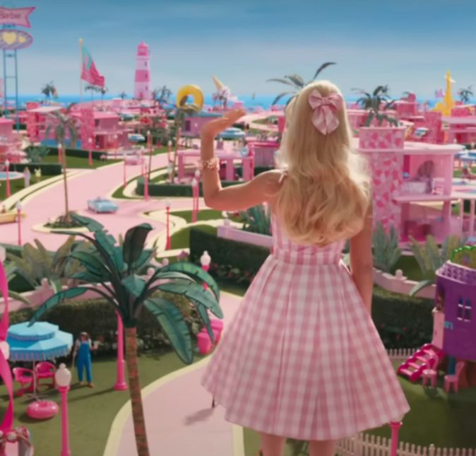 A maior novidade é que, desta vez, Barbie não está em um universo super diferente - como estamos acostumados. A boneca tem sua própria cidade, a Barbielândia, repleta de Barbies e Kens de todos os jeitos, aparências e tamanhos. A maior novidade é que, desta vez, Barbie não está em um universo super diferente - como estamos acostumados. A boneca tem sua própria cidade, a Barbielândia, repleta de Barbies e Kens de todos os jeitos, aparências e tamanhos.
