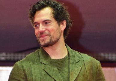 De <i>Superman</i> a <i>The Witcher</i>, confira onze fotos que provam que Henry Cavill é o herói que nós merecemos