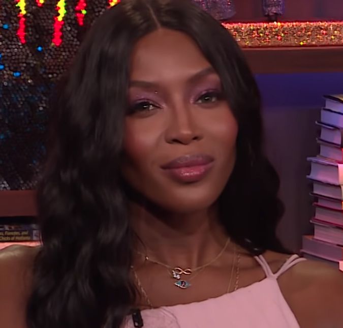 Naomi Campbell anuncia nascimento do segundo filho: Verdadeiro presente de Deus A modelo postou um clique encantador do pequeno, mas não mostrou o rostinho