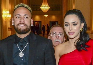 Outra? Neymar Jr. teria flertado com modelo internacional
