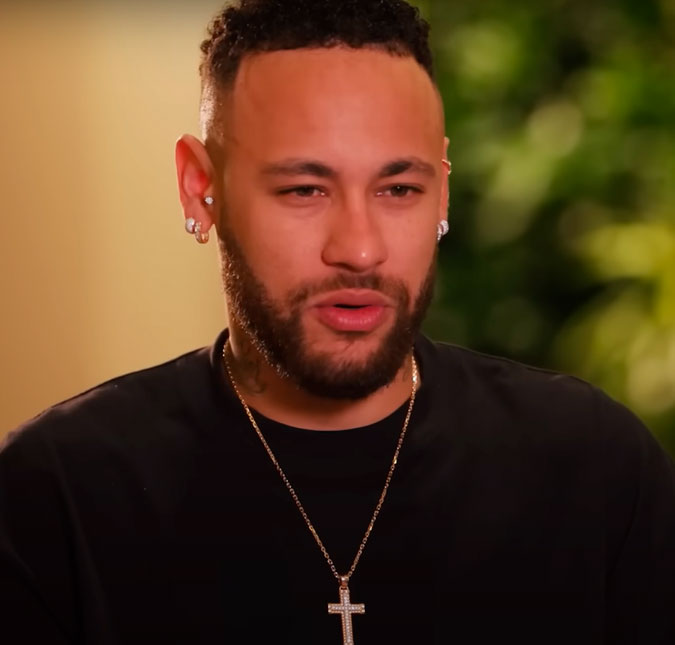 Em meio a polêmicas de supostos flertes, Neymar Jr. debocha na <i>web: Mais alguém?</i>