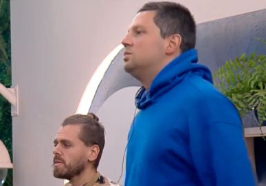 Thiago Servo e Daniel Toko passam a madrugada avaliando o jogo dos colegas de <i>A Grande Conquista</i>