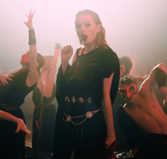 Taylor Swift é multada em 14 mil reais por descarte irregular de lixo, diz jornal As ocorrências estariam acontecendo desde 2018