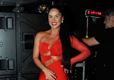 Graciele Lacerda embarca para acompanhar <I>shows</i> de Zezé Di Camargo e detalha perrengues