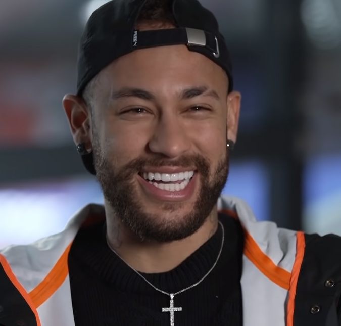 Neymar Jr. é multado em mais de dez milhões de reais por obra em sua mansão O lago artificial do craque brasileiro segue causando dores de cabeça à família