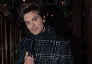 Luan Santana revira o baú e posta vídeo cantando quando ainda era uma criança