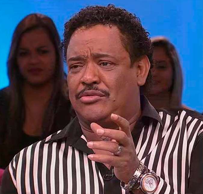 Compadre Washington, do É O Tchan, é internado em Salvador com fortes dores abdominais O cantor passou por cirurgia após suspeita de apendicite aguda