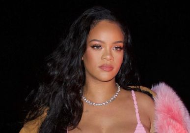 Na praia, em casa ou nas capas de revistas... Confira os momentos em família de Rihanna